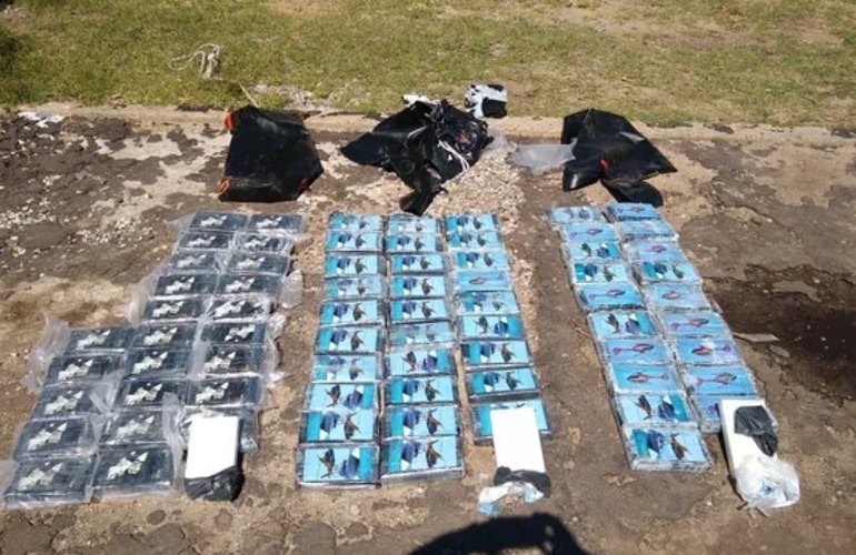 Imagen de Importante hallazgo de cocaína flotando en el Río Paraná frente a Rosario y Arroyo Seco