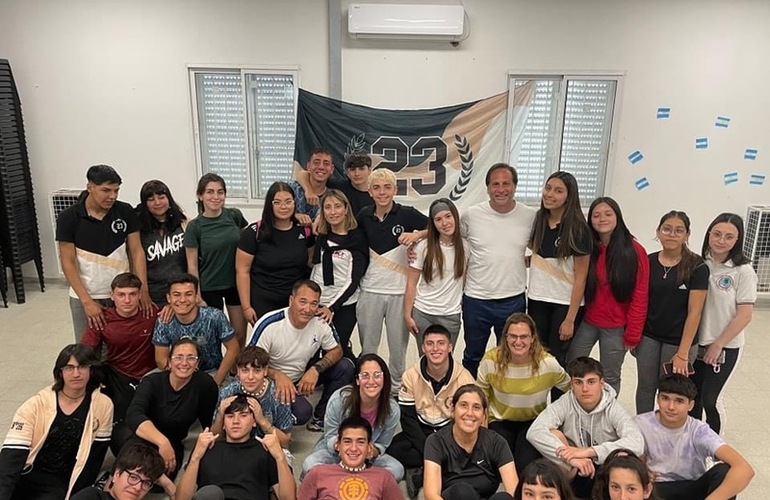 Imagen de Charla de Ferri con alumnos de 5to a&ntilde;o de la EESO 396 Hilario Lagos sobre su viaje de egresados.