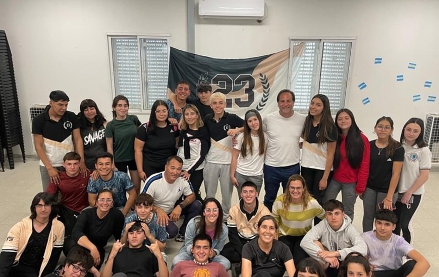Imagen de Charla de Ferri con alumnos de 5to a&ntilde;o de la EESO 396 Hilario Lagos sobre su viaje de egresados.