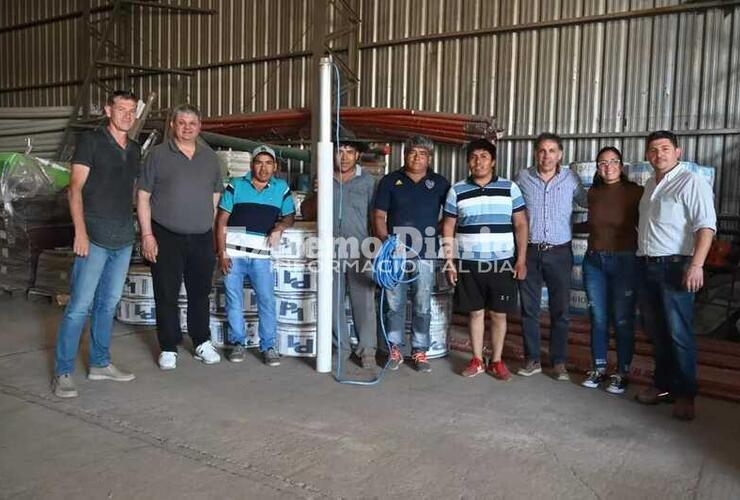 Imagen de Productores de Fighiera recibieron equipamiento de riego