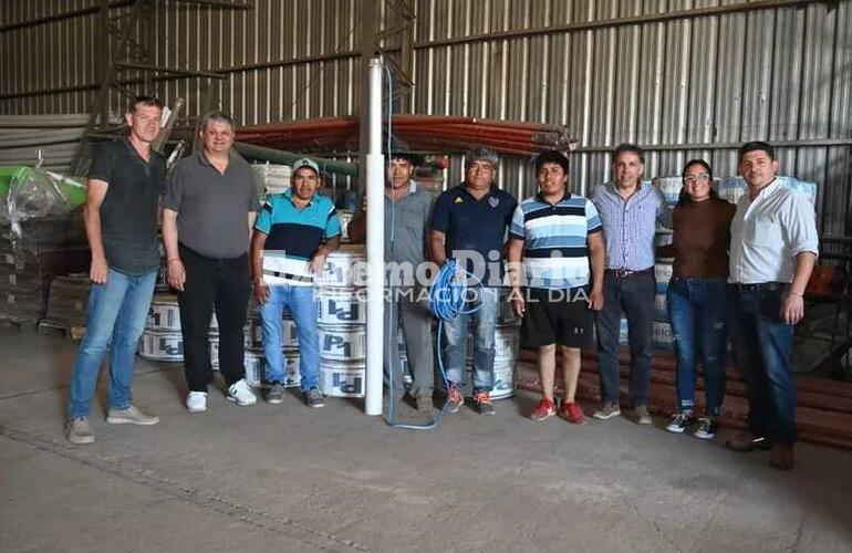 Imagen de Productores de Fighiera recibieron equipamiento de riego