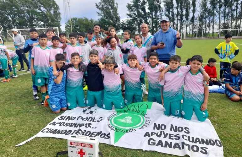 Imagen de Las categor&iacute;as 2012 y 2016 de Amigos de la Estaci&oacute;n, se destacaron en el Campeonato Infantil de Corral de Bustos.