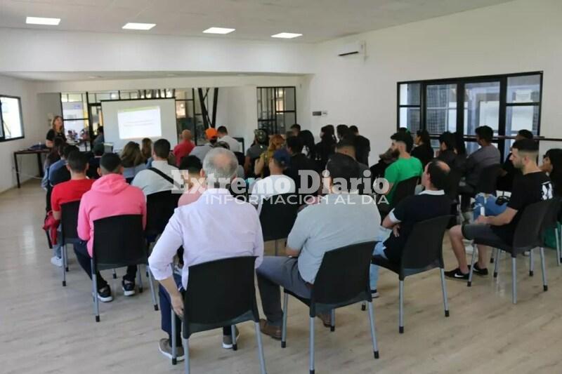 Imagen de Se realiz&oacute; la primera jornada de una nueva capacitaci&oacute;n en manipulaci&oacute;n segura de alimentos