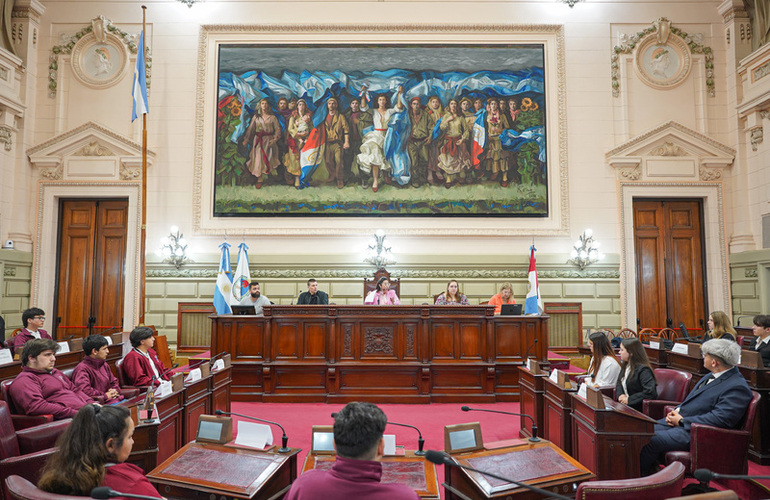 Imagen de Alumnos de la EET N&deg;650 presentaron proyectos en la Legislatura Provincial