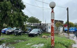 Los veh&iacute;culos est&aacute;n en el lugar desde hace meses