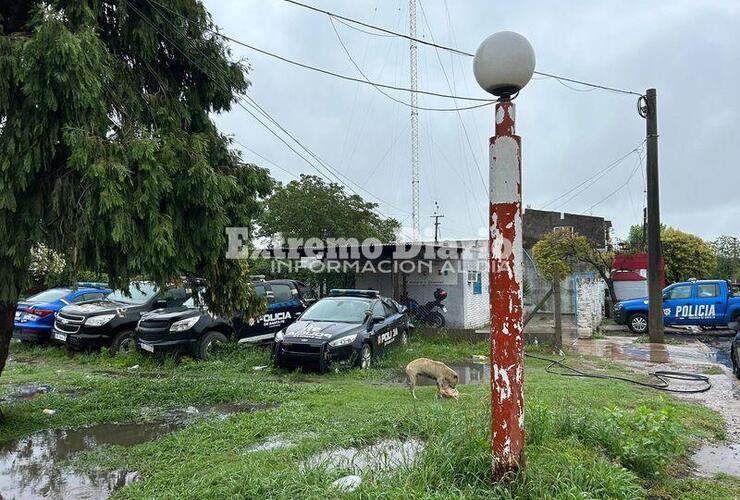 Los vehículos están en el lugar desde hace meses