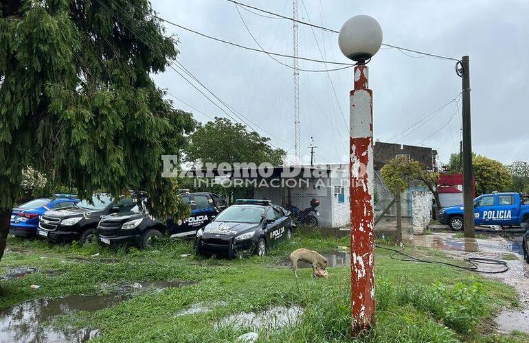 Los vehículos están en el lugar desde hace meses