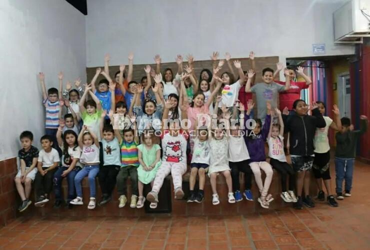 Imagen de Se present&oacute; la muestra de fin de a&ntilde;o del taller de dibujo y pintura a cargo de la profesora Sandra Balbuena