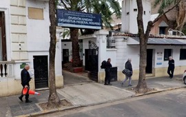 Imagen de Trato VIP y celulares: cay&oacute; subcomisario de la Polic&iacute;a Federal por recibir coimas de presos en Rosario