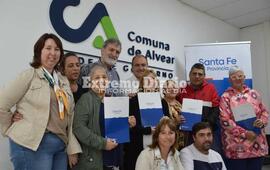 Imagen de Alvear: Se entregaron cinco escrituras a propietarios de viviendas provinciales