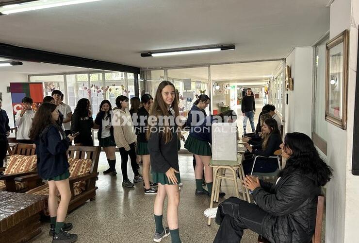 Imagen de Jornada histórica: la Escuela Comercial N° 415 retomó las elecciones para el Centro de Estudiantes