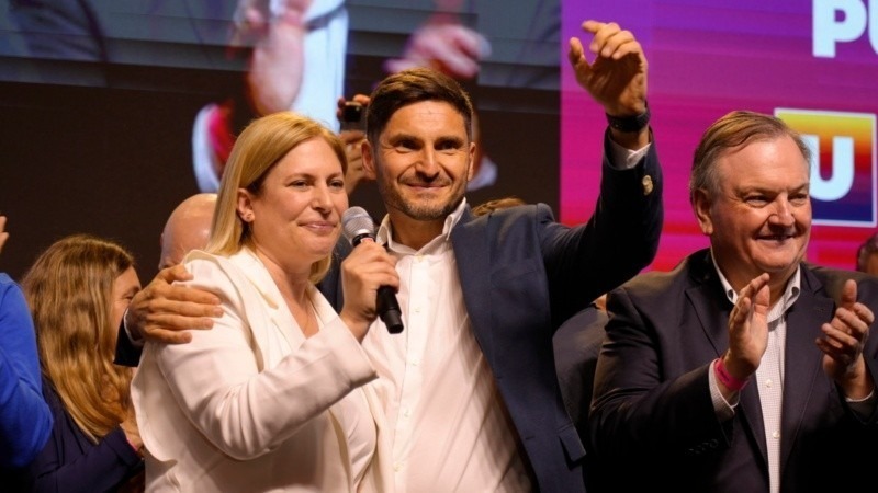 Maximiliano Pullaro y Gisela Scaglia, gobernador y vice electos en Santa Fe. (Alan Monz&oacute;n/Rosario3)