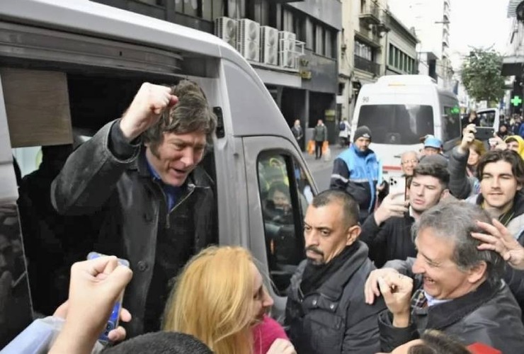 Imagen de Milei desembarca este martes en Rosario con su tour por la libertad