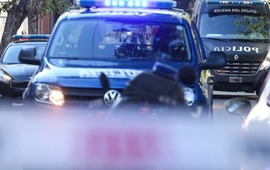 Imagen de Nuevo crimen en barrio Stella Maris: pasaron en moto y lo acribillaron dentro de una camioneta
