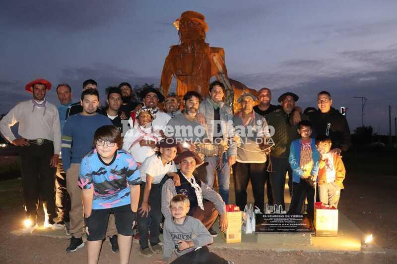 Imagen de La Comuna de Fighiera inaugur&oacute; la obra �Guardi&aacute;n de Fierro�