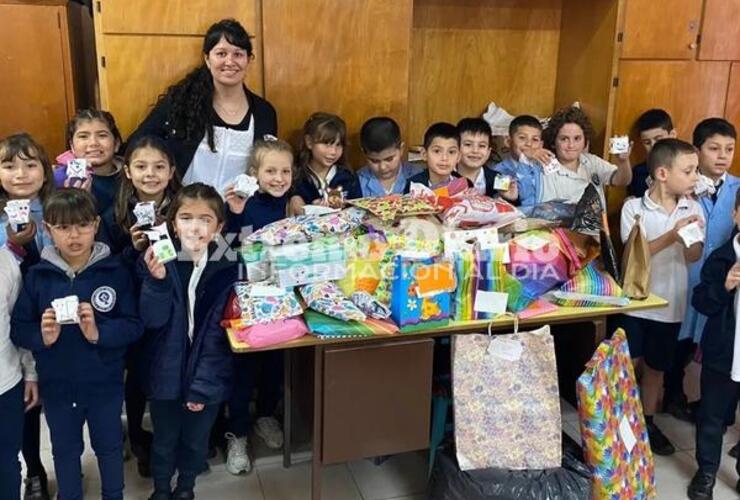 Imagen de Alumnos de la Escuela Santa Lucía ofrecieron obsequios para niños de la ciudad