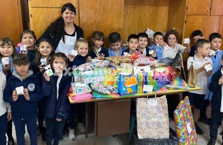 Imagen de Alumnos de la Escuela Santa Lucía ofrecieron obsequios para niños de la ciudad