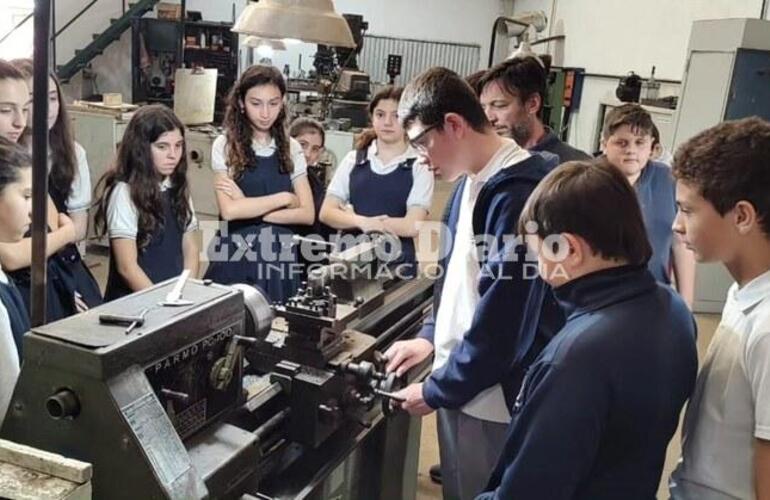 Imagen de Alumnos del Colegio San José visitaron la Escuela Técnica N°450