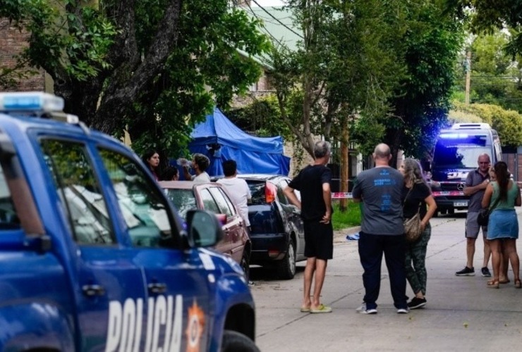 Un amplio operativo policial en la escena. (Ana isla/Rosario3)