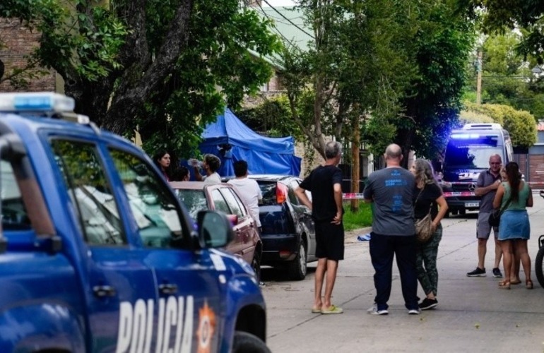 Un amplio operativo policial en la escena. (Ana isla/Rosario3)