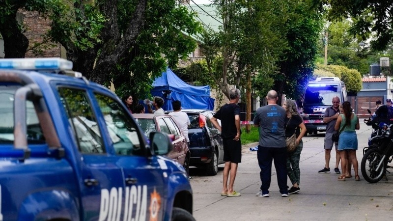 Un amplio operativo policial en la escena. (Ana isla/Rosario3)