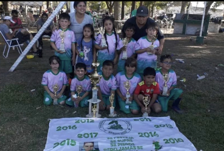 Imagen de Las inferiores de Amigos de la Estación, obtuvieron excelentes resultados en el Campeonato Infantil en Corral de Bustos.