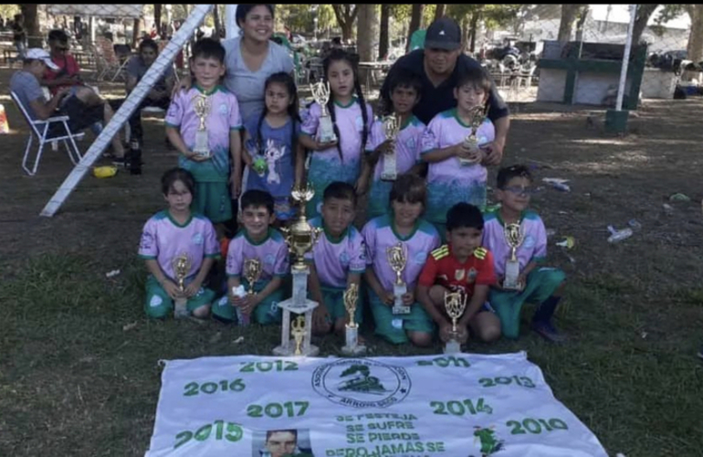 Imagen de Las inferiores de Amigos de la Estación, obtuvieron excelentes resultados en el Campeonato Infantil en Corral de Bustos.