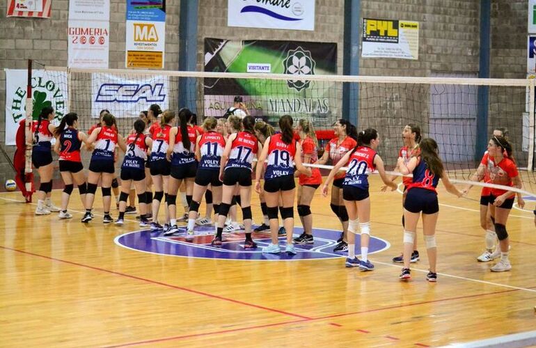 Imagen de Vóley: la Sub 16 del C.A.T. ganó el primer partido en la final vs Mariano Moreno