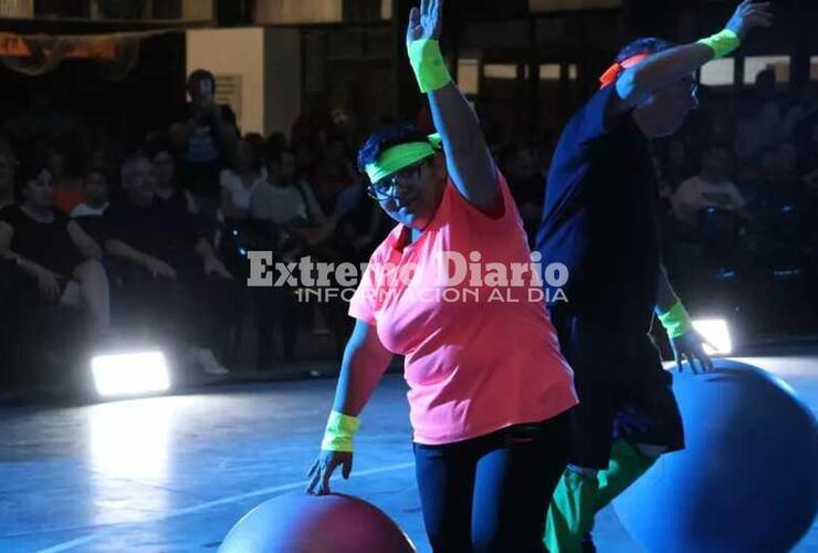 Imagen de Se realiz&oacute; la muestra de fin de a&ntilde;o de los talleres de educaci&oacute;n f&iacute;sica adaptada, danza, tango, bombo y folklore