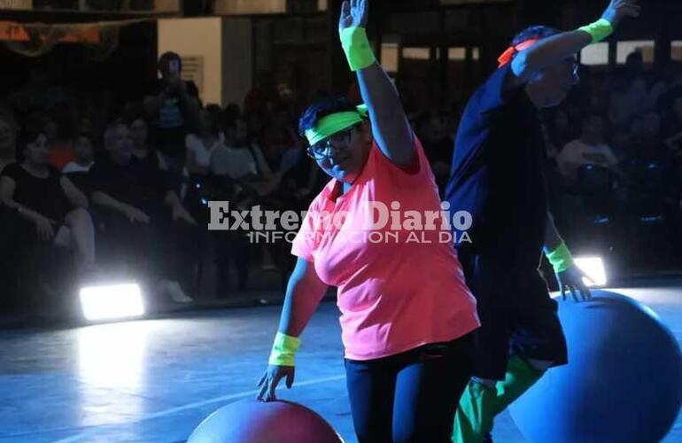 Imagen de Se realizó la muestra de fin de año de los talleres de educación física adaptada, danza, tango, bombo y folklore