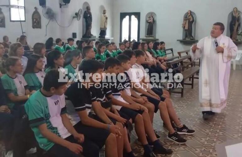 Imagen de La Escuela Santa Lucía despidió a los alumnos de 7° grado
