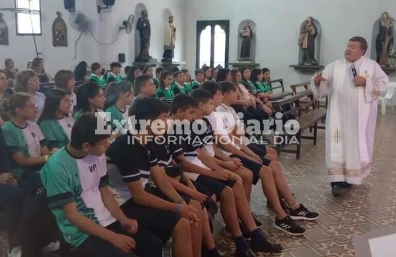 Imagen de La Escuela Santa Luc&iacute;a despidi&oacute; a los alumnos de 7&deg; grado