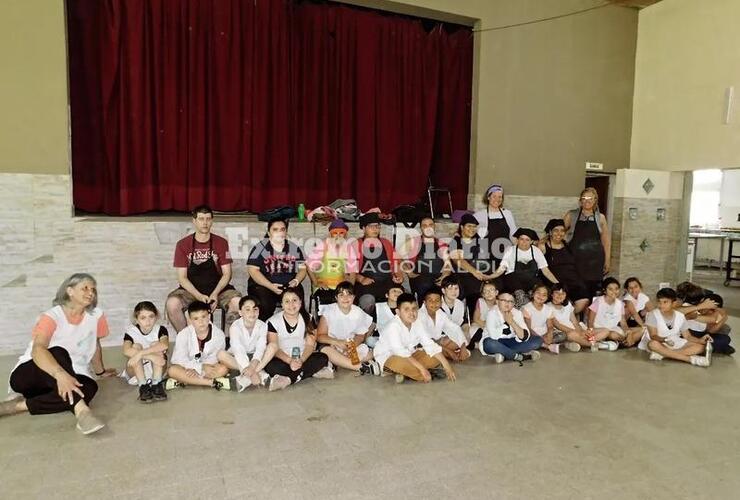 Imagen de Alvear: Los alumnos de la Escuela N°6038 visitaron El rincón del colibrí