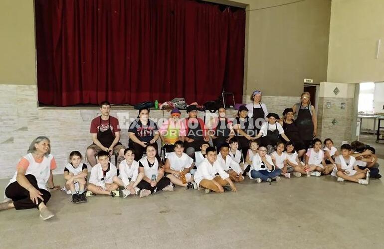 Imagen de Alvear: Los alumnos de la Escuela N°6038 visitaron El rincón del colibrí