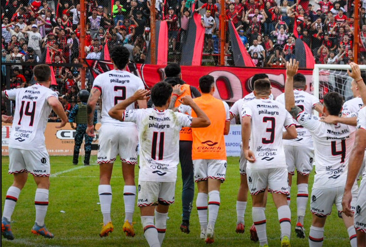 Imagen de Douglas Haig, el equipo dirigido por Gustavo Raggio, clasificó a la final del Torneo Federal A