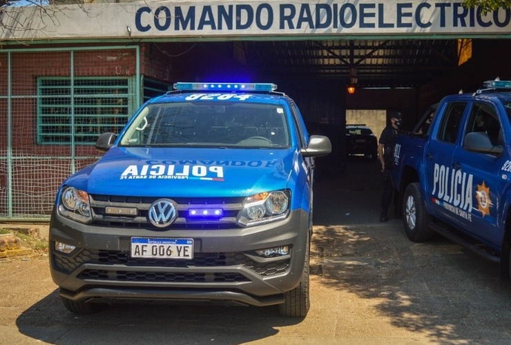 Imagen de Investigan a dos policías por usar gas pimienta contra un hombre y su hijo de 13 años