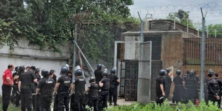 Imagen de Granadero Baigorria: presos se amotinaron y quemaron colchones para exigir traslados