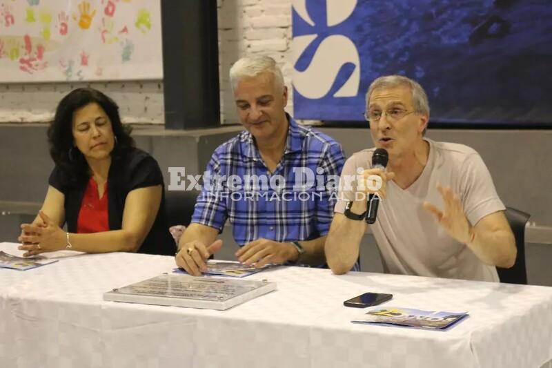 Imagen de Se presentó el libro por los 25 años del proyecto Tiburones