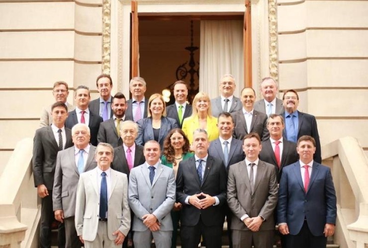 Imagen de Juraron los nuevos senadores de Santa Fe: solamente seis lo hicieron por primera vez Imagen de Juraron los nuevos senadores de Santa Fe: solamente seis lo hicieron por primera vez