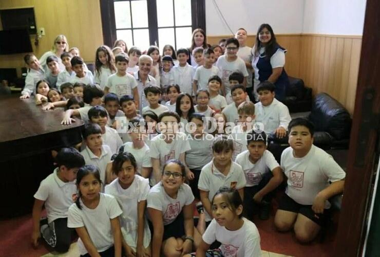 Imagen de Alumnos de la Escuela Fiscal visitaron la Municipalidad