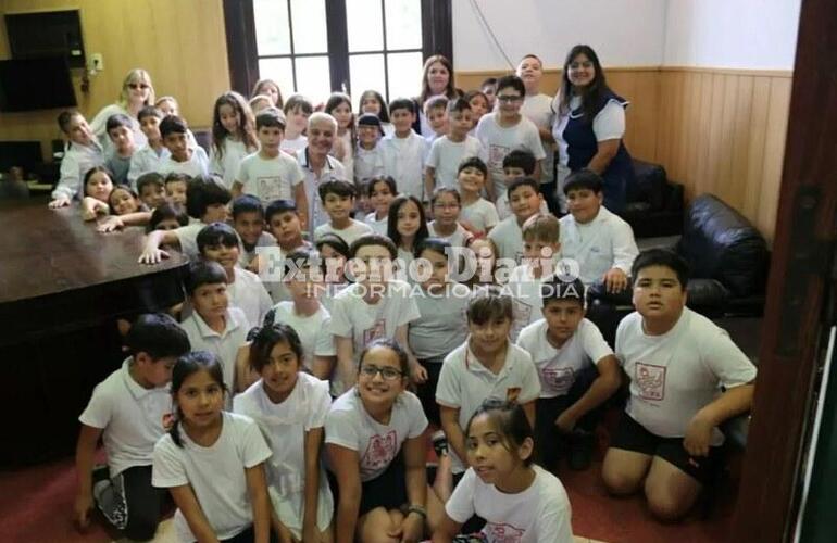 Imagen de Alumnos de la Escuela Fiscal visitaron la Municipalidad