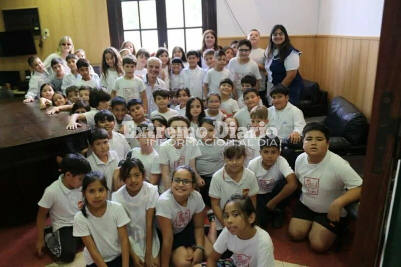 Imagen de Alumnos de la Escuela Fiscal visitaron la Municipalidad