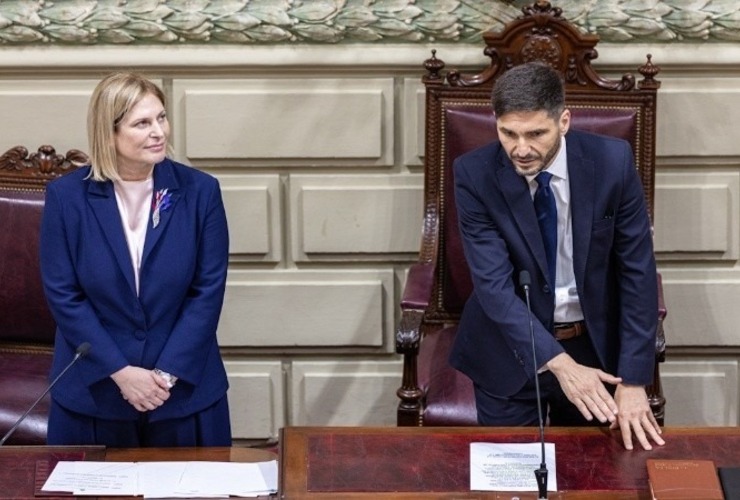 Pullaro y Scaglia juraron como gobernador y vicegobernadora. (Gobierno de Santa Fe)