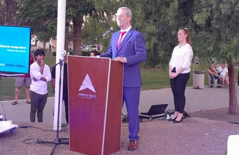 Daniel Tonelli durante su primer discurso en la Plaza