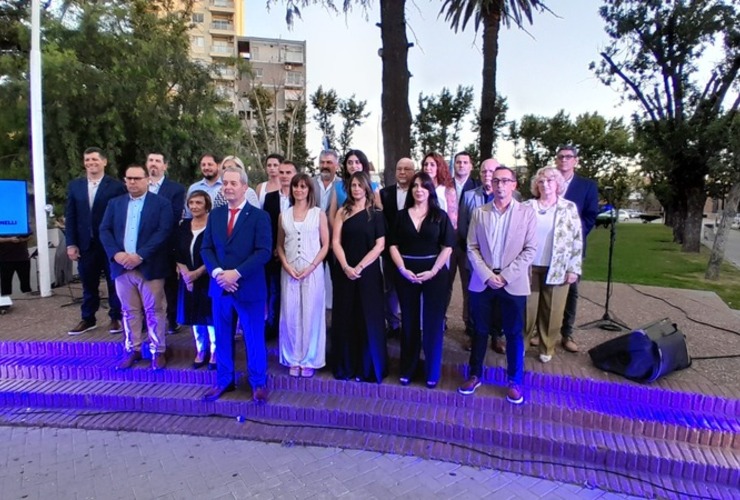 Todos: Intendente, Secretarios y Directores para la foto grupal durante el acto