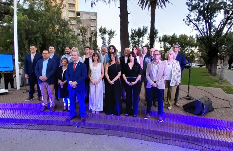 Todos: Intendente, Secretarios y Directores para la foto grupal durante el acto