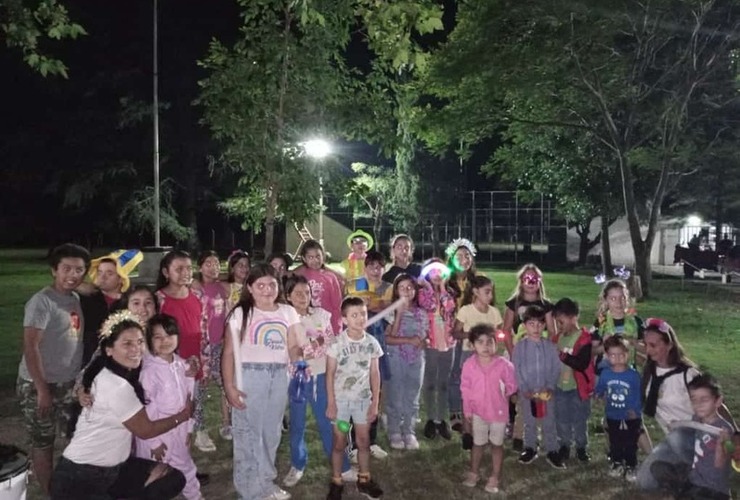 Imagen de La Magia de la Navidad junto a los niños en Albarellos