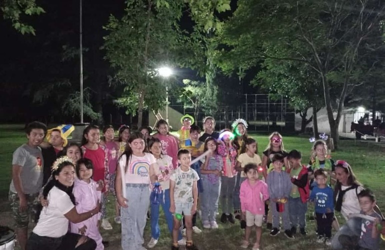 Imagen de La Magia de la Navidad junto a los niños en Albarellos