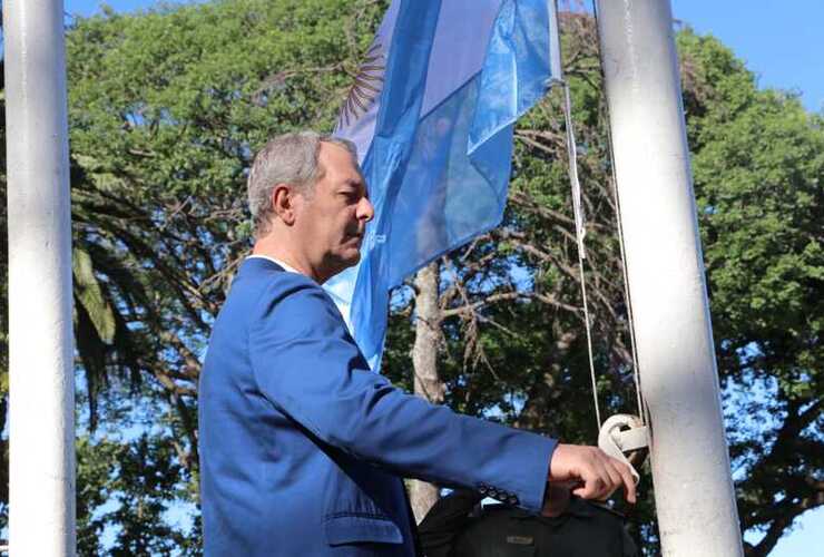 Imagen de Se izará la bandera todas las mañanas en la plaza 9 de julio