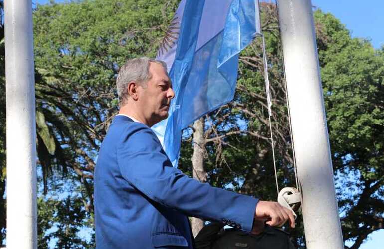 Imagen de Se izará la bandera todas las mañanas en la plaza 9 de julio